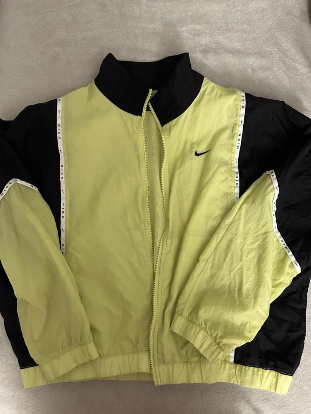Nike womens medium full zip black line sportswear jacket windbreaker